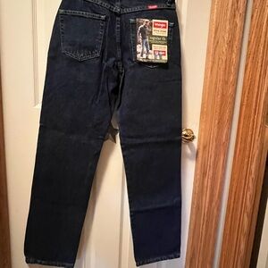Men’s Wrangler dark jeans